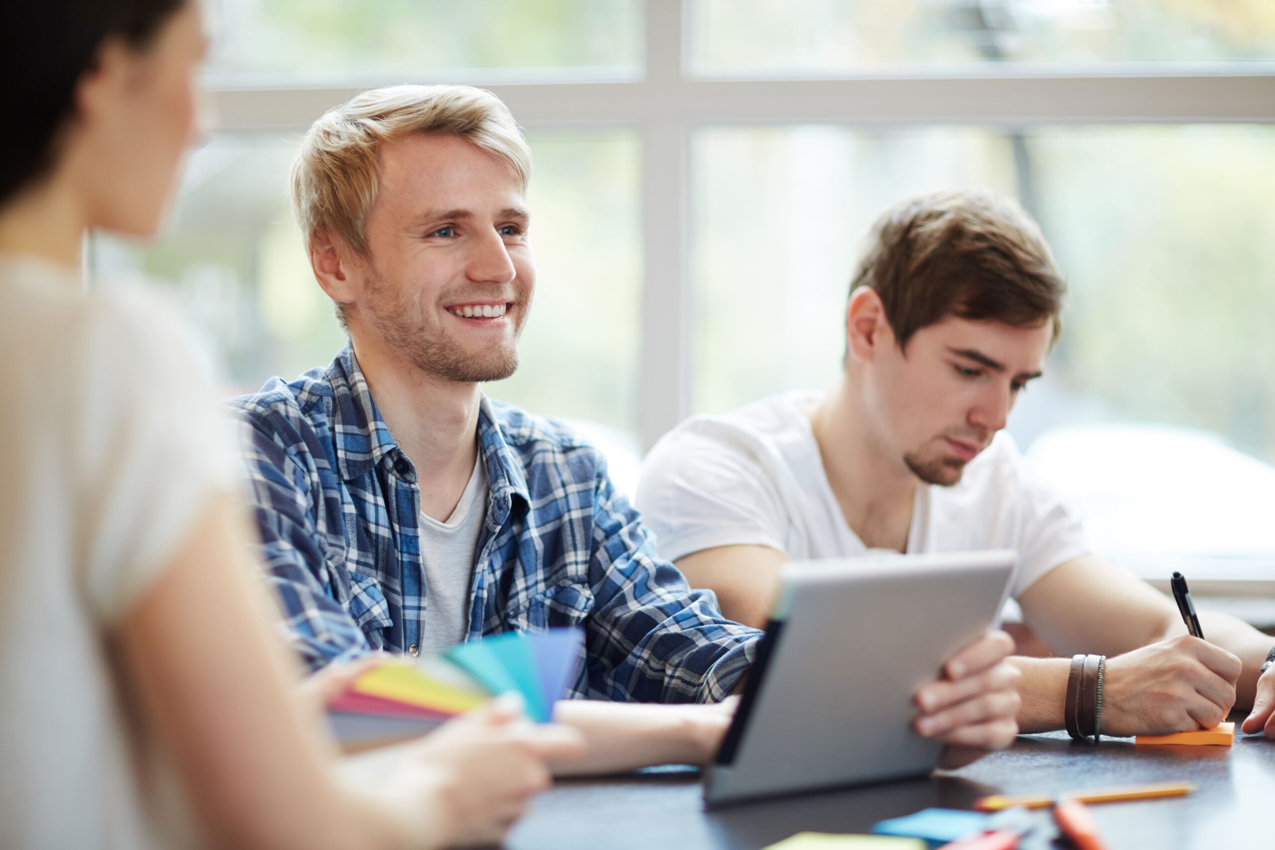 Jóvenes participantes en el programa de formación gratuita Transforma Tu Futuro VI en Andalucía